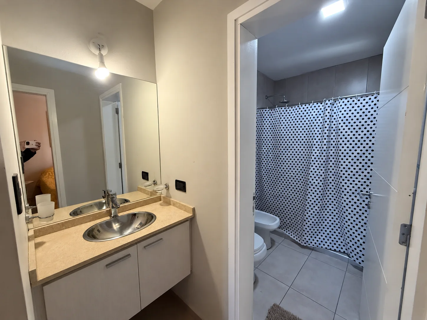 Baño completo con antebaño